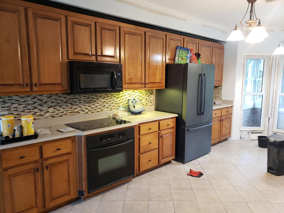 Kitchen cabinet installation with backsplash